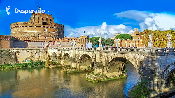 Andělský hrad a Ponte Sant Angelo v Římě (Itálie)