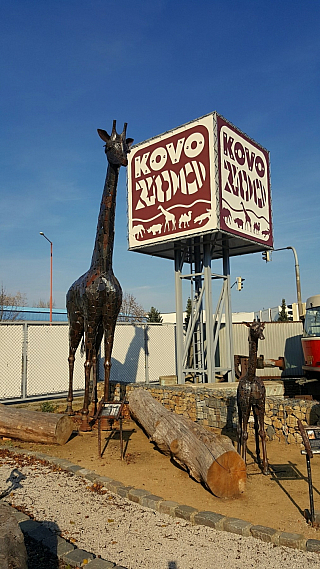 Žirafa v KovoZOO ve Starém Městě (Česká republika)