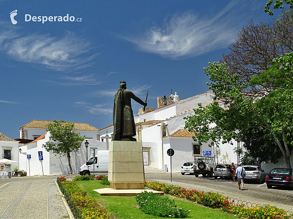 Náměstí Praça do Afonso III ve Faro (Portugalsko)