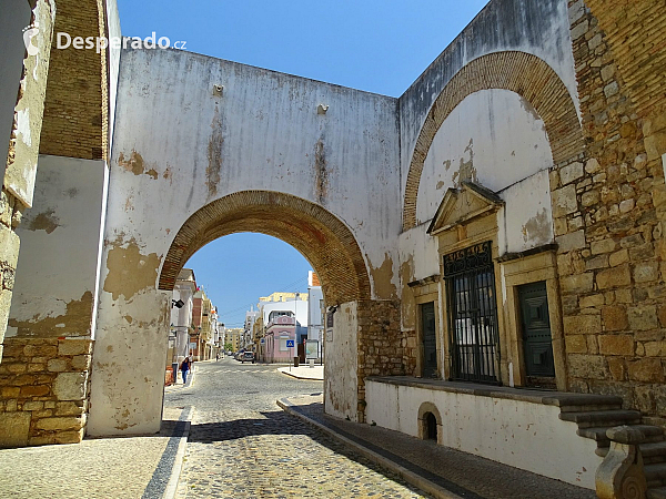 Arco do Repouso ve Faro (Portugalsko)