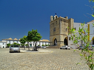 Katedrála Sé z roku 1251 ve Faro (Portugalsko)
