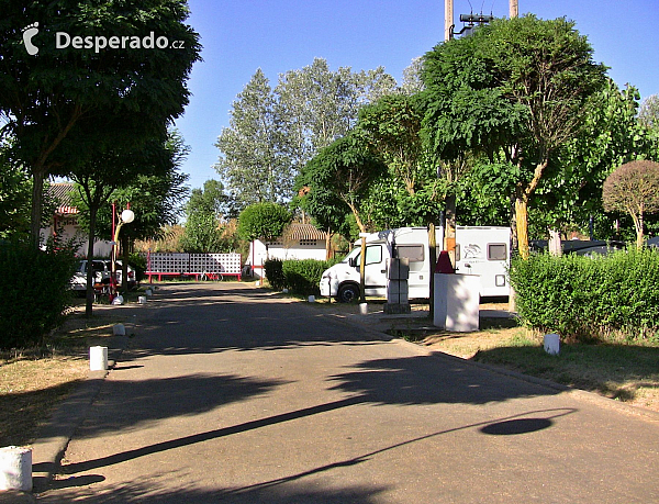 Camping Pico Verde u městečka Valencia de Don Juan (Španělsko)