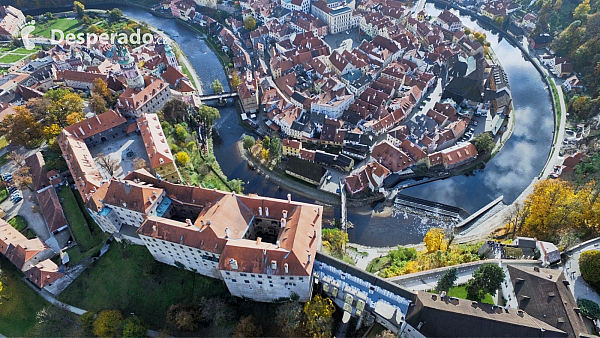 Hrad Český Krumlov a řeka Vltava (Česká republika) - Photo by Martin Kunzendorfer