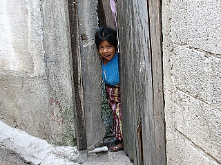 Zvědavé dítě (Guatemala)