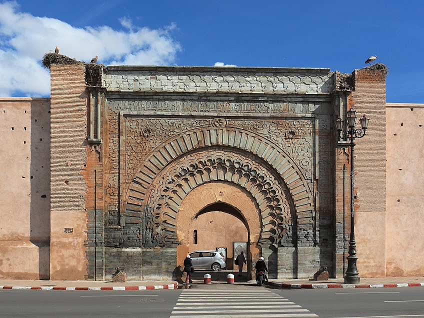 Brána Bab Agnaou v Marrákeši (Maroko)