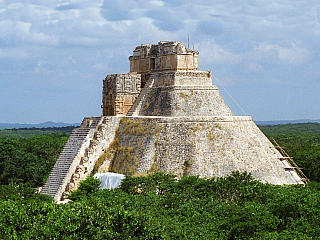Uxmal je bývalé mayské město na poloostrově Yucatán