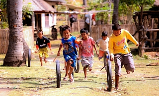 Děti na Lomboku (Indonésie)