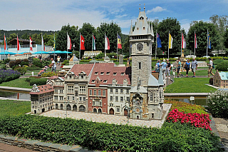 Staroměstská radnice s orlojem v parku Minimundus v Klagenfurtu (Rakousko)