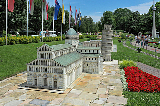 Italská Pisa v parku Minimundus v Klagenfurtu (Rakousko)