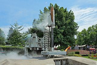 Start raketoplánu NASA v parku Minimundus v Klagenfurtu (Rakousko)