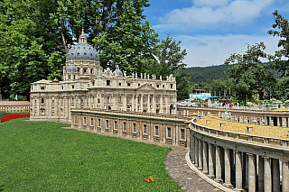 Vatikánský chrám sv. Petra v parku Minimundus v Klagenfurtu (Rakousko)
