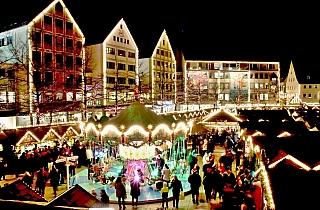 Vánoční trh v Ulmu (Německo)