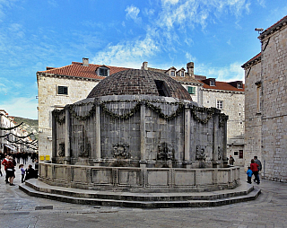 Onofrijevova fontána v Dubrovníku (Chorvatsko)