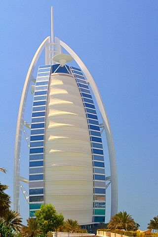 Burdž al-Arab v Dubaji (Spojené arabské Emiráty)
