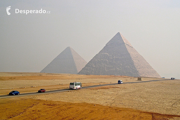 Pyramidy v Gíze (Egypt)
