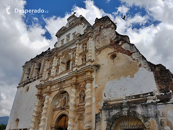 Kostel v Antigua (Guatemala)