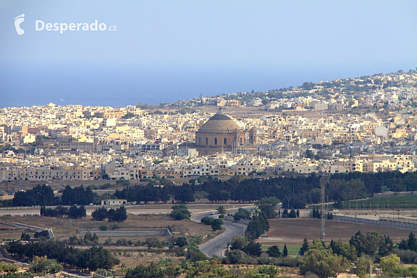 Pohled z hradeb Mdiny na ostrov (Malta)