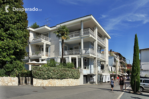 Městečko Sirmione na Lago di Garda (Itálie)