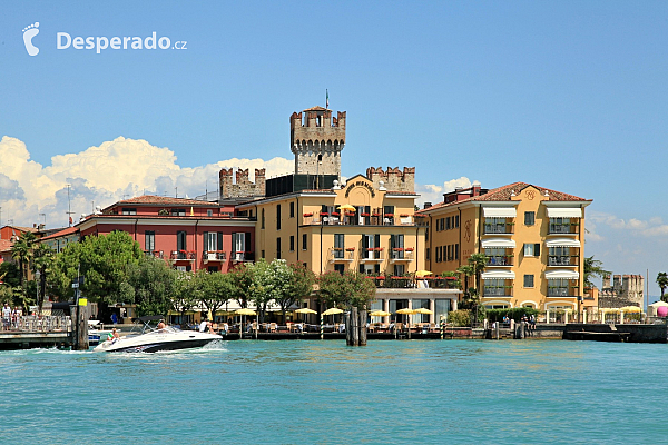 Městečko Sirmione na Lago di Garda (Itálie)