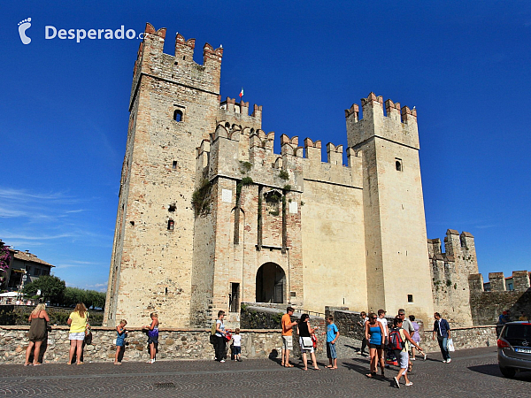 Hrad Rocca Scaligera na Lago di Garda (Itálie)