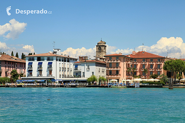 Městečko Sirmione na Lago di Garda (Itálie)