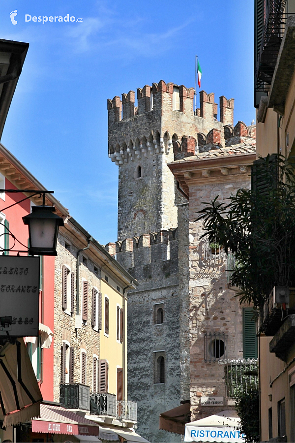 Městečko Sirmione na Lago di Garda (Itálie)