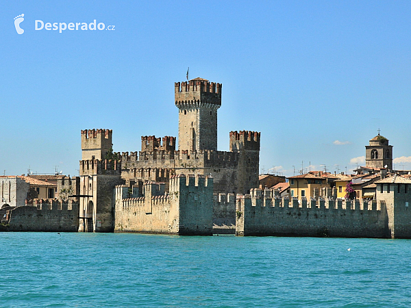 Hrad Rocca Scaligera na Lago di Garda (Itálie)