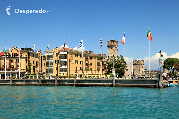 Městečko Sirmione na Lago di Garda (Itálie)