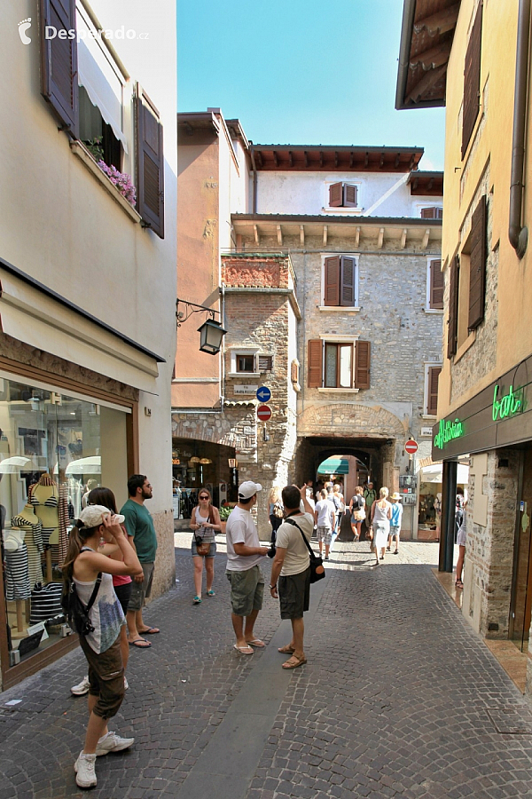 Městečko Sirmione na Lago di Garda (Itálie)