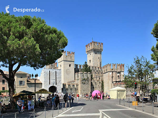 Městečko Sirmione na Lago di Garda (Itálie)