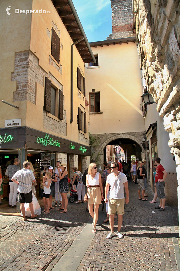 Městečko Sirmione na Lago di Garda (Itálie)