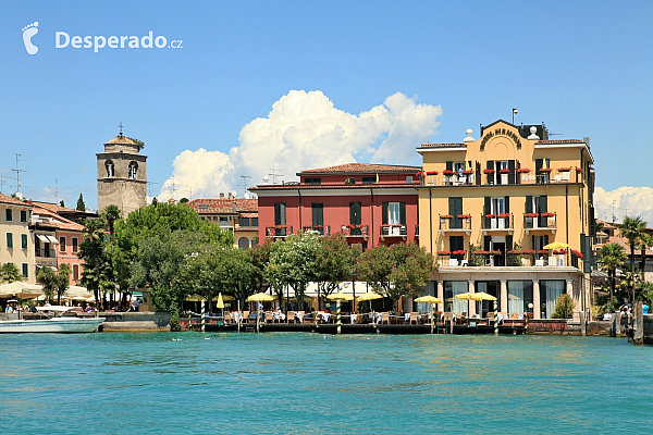 Městečko Sirmione na Lago di Garda (Itálie)