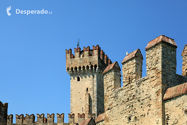 Hrad Rocca Scaligera na Lago di Garda (Itálie)