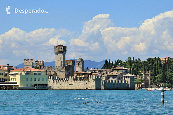 Hrad Rocca Scaligera na Lago di Garda (Itálie)