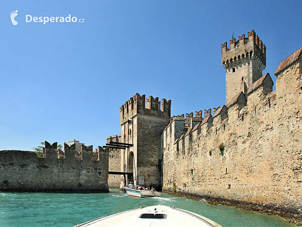 Hrad Rocca Scaligera na Lago di Garda (Itálie)