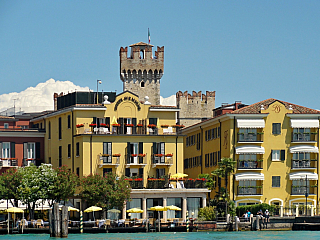 Městečko Sirmione  na Lago di Garda (Itálie)