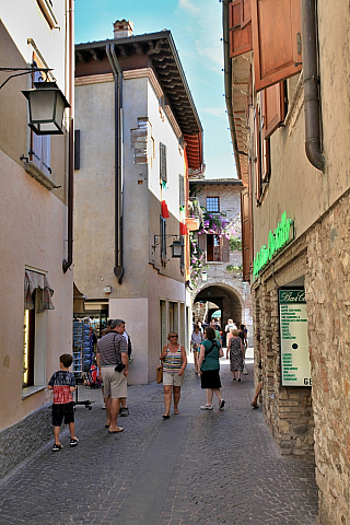 Městečko Sirmione na Lago di Garda (Itálie)