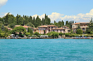 Městečko Sirmione na Lago di Garda (Itálie)