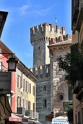 Městečko Sirmione na Lago di Garda (Itálie)