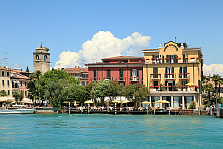 Městečko Sirmione na Lago di Garda (Itálie)
