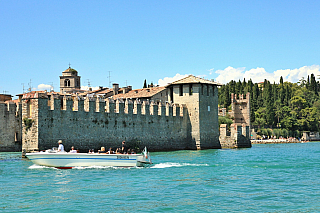 Hrad Rocca Scaligera na Lago di Garda (Itálie)