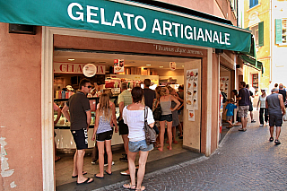 Městečko Sirmione na Lago di Garda (Itálie)