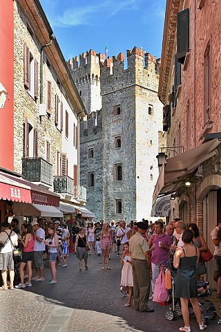 Městečko Sirmione na Lago di Garda (Itálie)