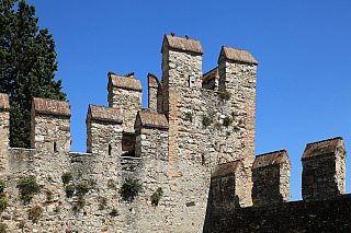 Hrad Rocca Scaligera na Lago di Garda (Itálie)