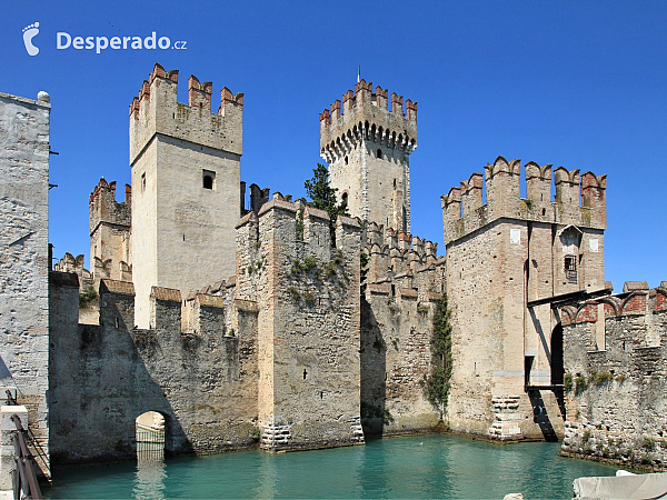 Hrad Rocca Scaligera v Sirmione (Itálie)