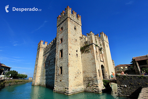 Hrad Rocca Scaligera v Sirmione (Itálie)