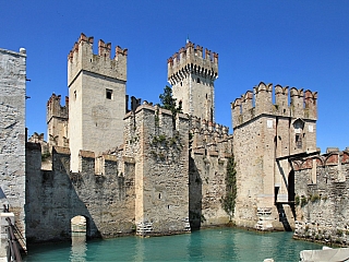 Hrad Rocca Scaligera v Sirmione (Itálie)