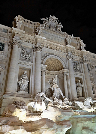 Fontana di Trevi v Římě (Itálie)