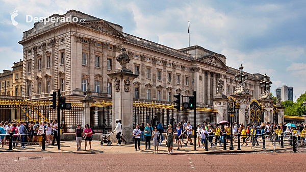 Buckinghamský palác v Londýně (Velká Británie)