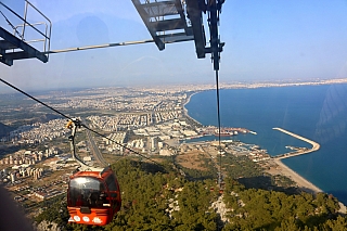Výhled z Tunek Tepe, kam se dá svést lanovkou (Antalye - Turecko)